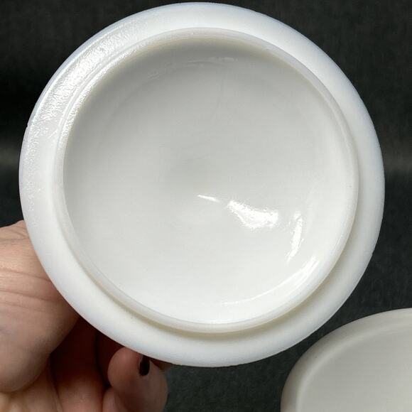 Vintage Milk Glass Candy Dish Covered Pedestal Pressed Glass Starburst SEE VIDEO - Picture 8 of 10